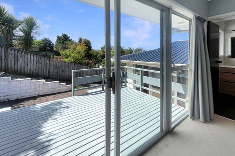 Photo of property in 18 Makepiece Place, Chatswood, Auckland, 0626