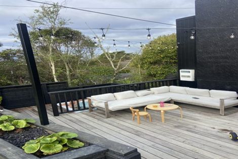 Photo of property in 17 Fairmount Road, Titirangi, Auckland, 0604