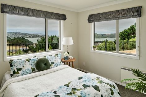 Photo of property in 2 Hauroko Glen, Aotea, Porirua, 5024