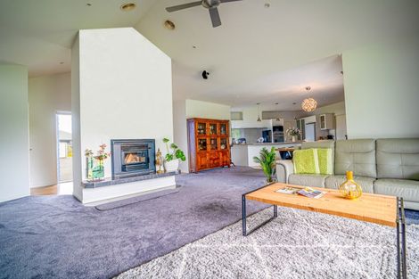 Photo of property in 24 Charteris Rise, Riverdale, Gisborne, 4010