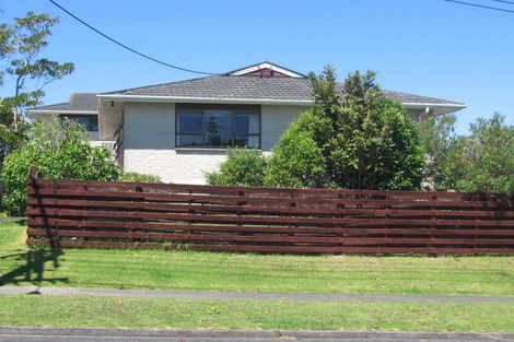 Photo of property in 1/18 Stanley Avenue, Milford, Auckland, 0620