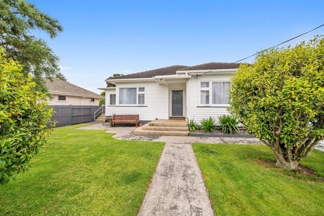 Photo of property in 4 Goodson Place, Hawera, 4610