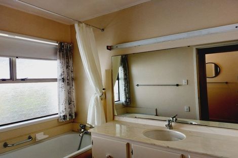 Photo of property in 17 Hamish Place, Sunnyhills, Auckland, 2010