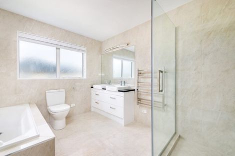 Photo of property in 24 Mackay Drive, Greenhithe, Auckland, 0632