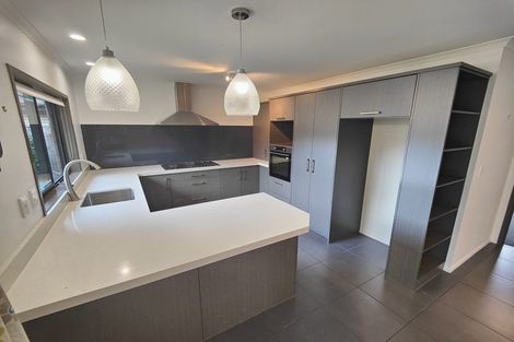 Photo of property in 16 Trauzer Place, Flagstaff, Hamilton, 3210