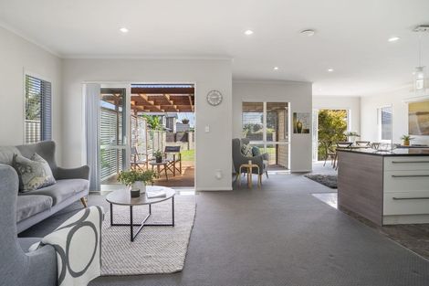 Photo of property in 11 Erceg Way, Rosehill, Papakura, 2113