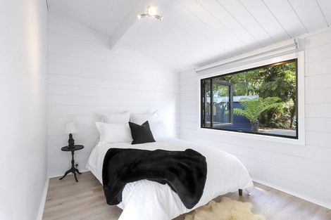 Photo of property in 192 Mountain Road, Henderson Valley, Auckland, 0612