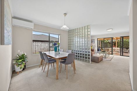 Photo of property in 16 Newbegin Place, Weymouth, Auckland, 2103