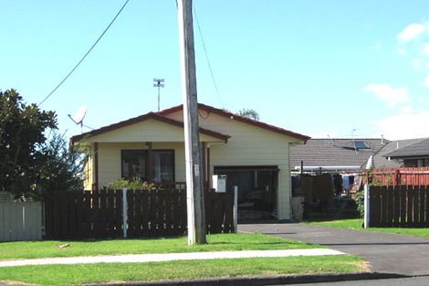 Photo of property in 32 Beach Road, Te Atatu Peninsula, Auckland, 0610