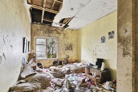 Photo of property in 87 Maupuia Road, Maupuia, Wellington, 6022