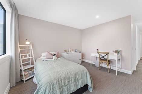 Photo of property in 33 Botanical Heights Drive, Waipahihi, Taupo, 3330