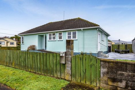 Photo of property in 1 Malone Place, Hawera, 4610