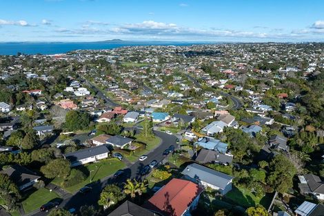 Photo of property in 11 Barker Rise, Northcross, Auckland, 0632