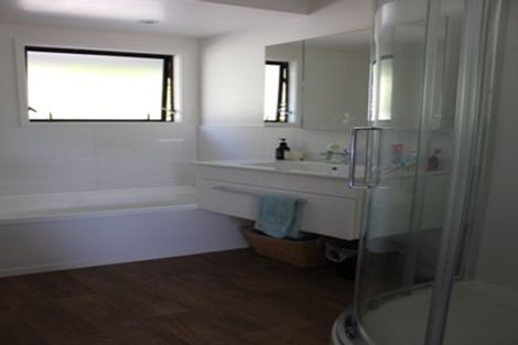 Photo of property in 90 William Bayes Place, Red Beach, 0932