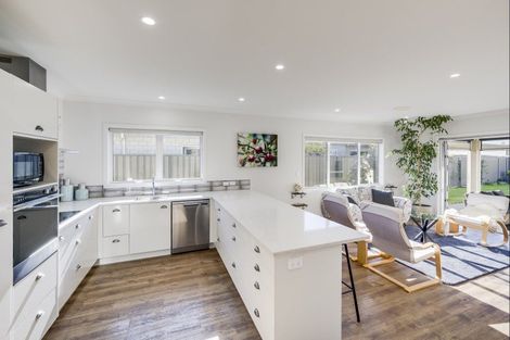Photo of property in 54 Eriksen Road, Te Awa, Napier, 4110