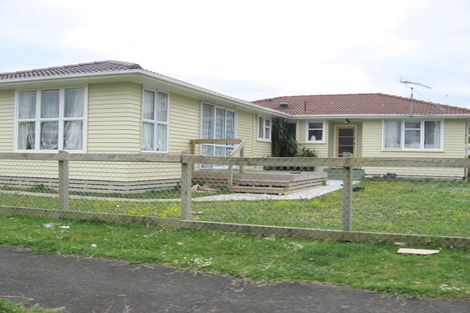 Photo of property in 23 Corsair Crescent, Mangere, Auckland, 2022