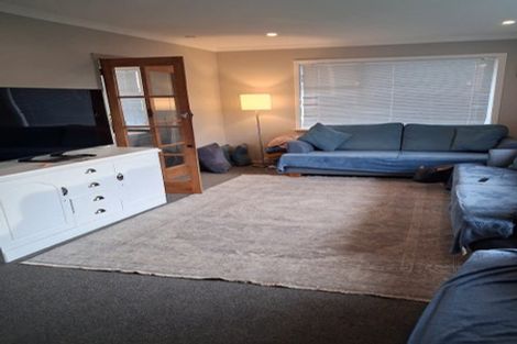 Photo of property in 35 Pokohiwi Road, Normandale, Lower Hutt, 5010