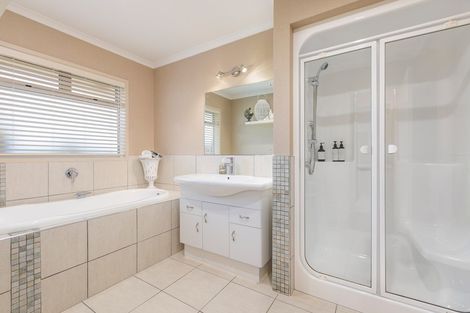 Photo of property in 38 Merriman Place, Pyes Pa, Tauranga, 3112