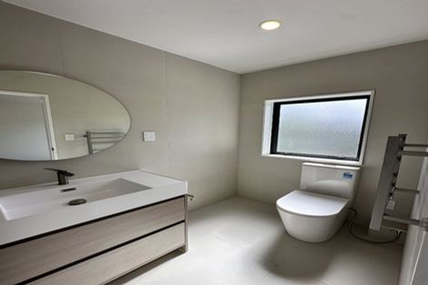 Photo of property in 2b Van Dyke Place, West Harbour, Auckland, 0618