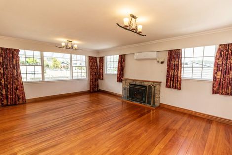 Photo of property in 13 David Crescent, Karori, Wellington, 6012