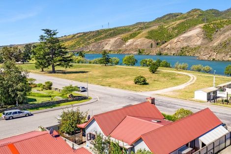 Photo of property in 2 Ray Street, Cromwell, 9310