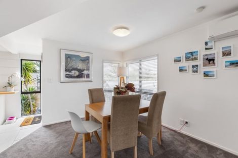 Photo of property in 6b Dobell Road, Stanmore Bay, Whangaparaoa, 0932