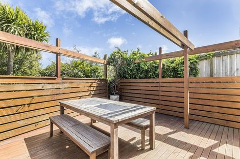 Photo of property in 7/16 Black Rock Road, Newlands, Wellington, 6037