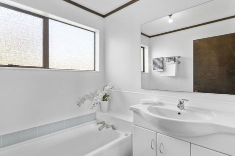 Photo of property in 4 Avon Close, Richmond Heights, Taupo, 3330