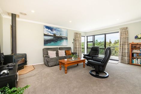 Photo of property in 11 Greenwood Place, Fitzherbert, Palmerston North, 4410