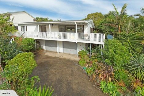 Photo of property in 1/70 William Bayes Place, Red Beach, 0932