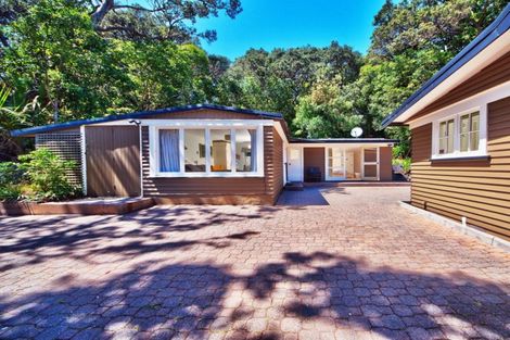 Photo of property in 100 Garden Road, Piha, New Lynn, 0772