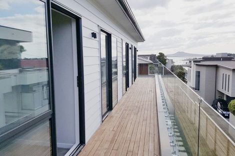 Photo of property in 16 Takutai Avenue, Bucklands Beach, Auckland, 2012