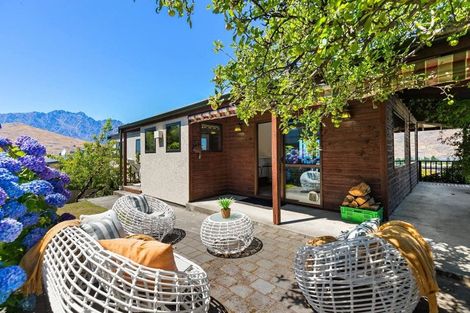 Photo of property in 4 Earnslaw Terrace, Queenstown, 9300
