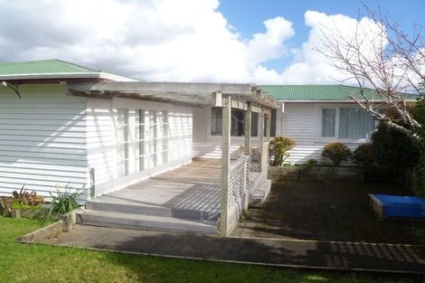 Photo of property in 37a Luckens Road, West Harbour, Auckland, 0618
