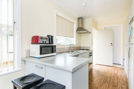 Photo of property in 37 Tarata Crescent, Mangere Bridge, Auckland, 2022