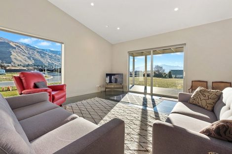Photo of property in 23 Sapphire Spring Rise, Wanaka, 9305
