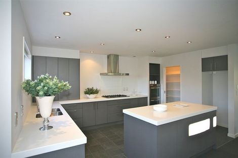 Photo of property in 16 Riverbank Road, Northwood, Christchurch, 8051