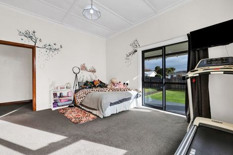 Photo of property in 16 Dixon Avenue, Hawera, 4610