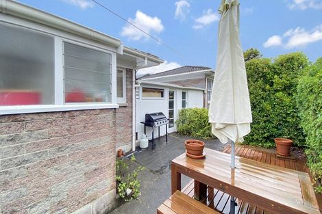 Photo of property in 2/14 Shakespeare Road, Milford, Auckland, 0620