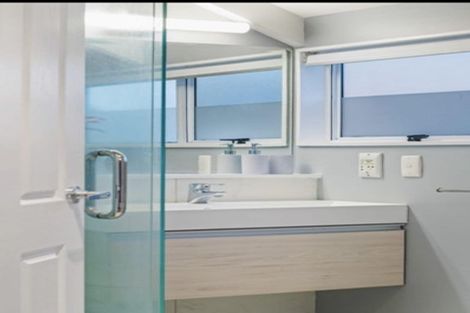 Photo of property in 5a Bruce Street, Northcote Point, Auckland, 0627