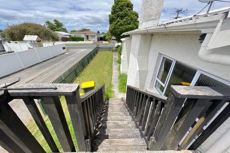 Photo of property in 1/84 Lynwood Road, New Lynn, Auckland, 0600