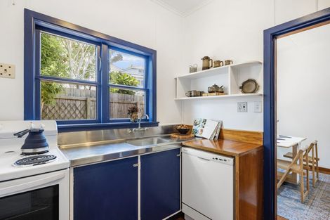 Photo of property in 87 Northland Road, Northland, Wellington, 6012