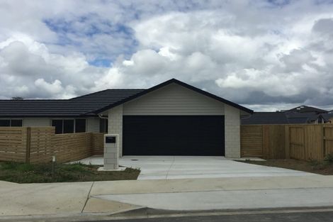 Photo of property in 22 Lakeside Terrace, Omokoroa, 3114