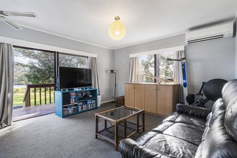 Photo of property in 58 Cobham Crescent, Kelston, Auckland, 0602