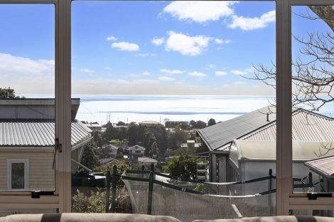 Photo of property in 6a D'oyly Drive, Stanmore Bay, Whangaparaoa, 0932