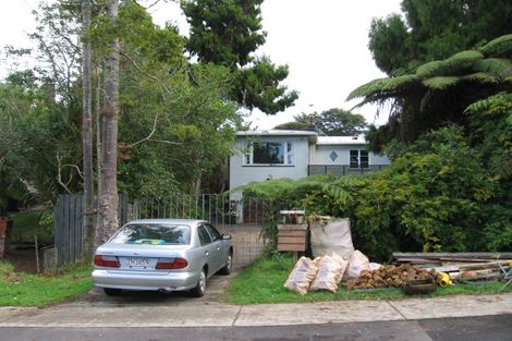 Photo of property in 15 Hollywood Avenue, Titirangi, Auckland, 0604