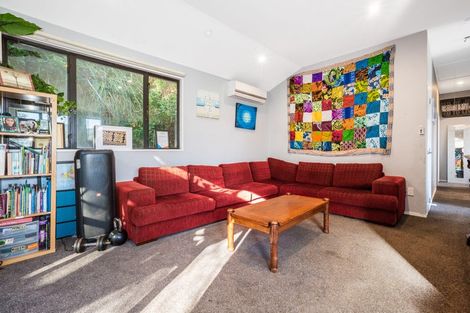 Photo of property in 10 Hereford Street, Cannons Creek, Porirua, 5024
