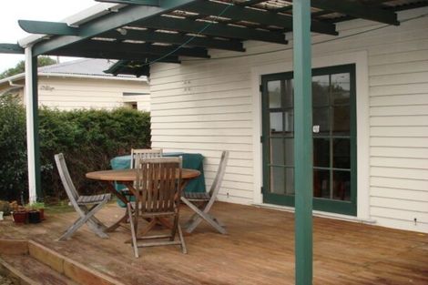 Photo of property in 42 Knowles Street, Terrace End, Palmerston North, 4410