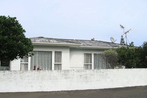 Photo of property in 17 Wha Street, Lyall Bay, Wellington, 6022