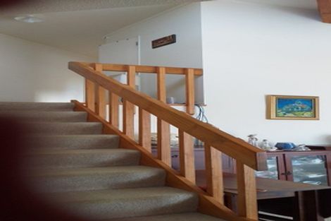 Photo of property in 2b Sunhaven Drive, Newlands, Wellington, 6037